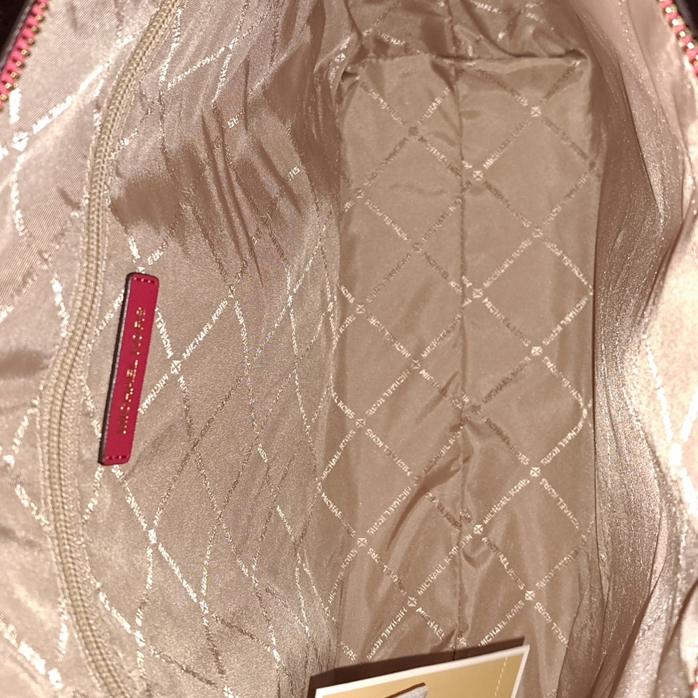 Michael Kors Jet Set Tote - Picture 5 of 7